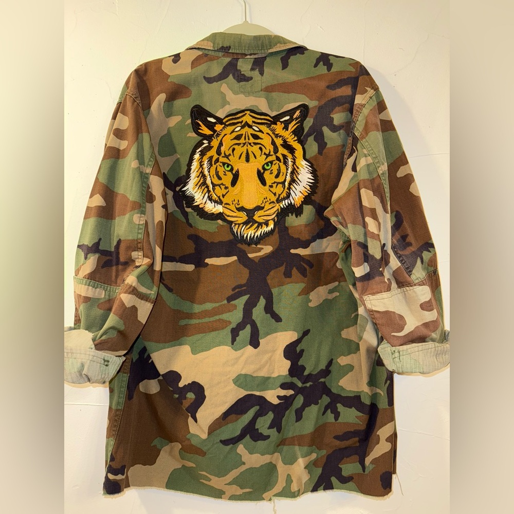 OOAK UPCYCLED DISTRESSED MILITARY CAMO JACKET WITH TIGER PATCH  SZ L